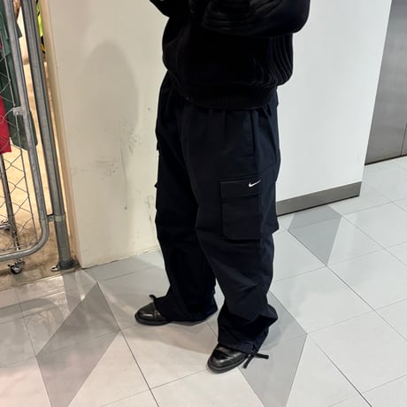 NIKE Oversized Fit Mid Rise Stacked Length Cargo Pants - Black