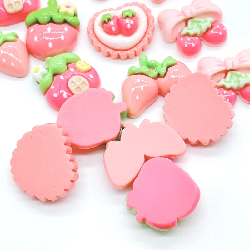 No．937 いちご 家 デコパーツ | DECOPARTS SHOP はぴいちご