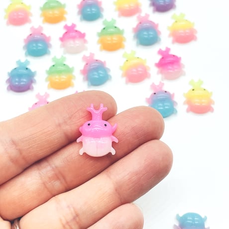 Ｎｏ．923   カブトムシ  虫   デコパーツ