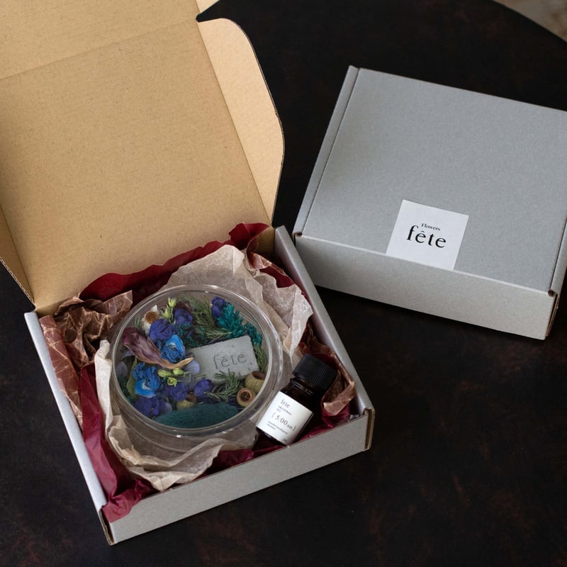 Anthropologie貝の素材の花びら型 バースデープレート 直径約32cm Anthropologie貝の素材の花びら型 バースデープレート 直径約