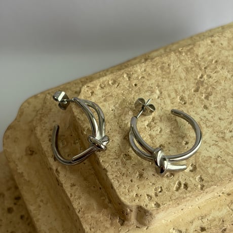 ノット　ピアス