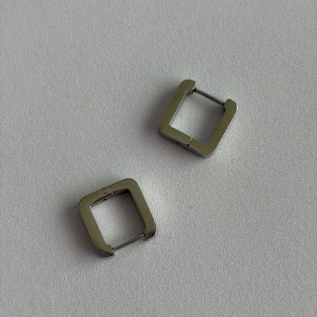 スクエアフープピアス
