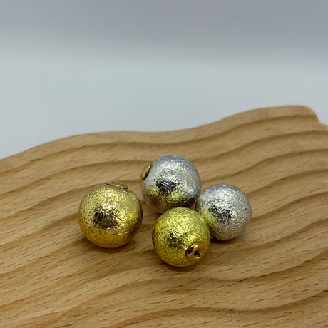 マットシュガーボールピアス
