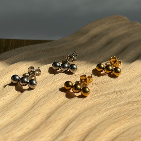 トリプルボールピアス