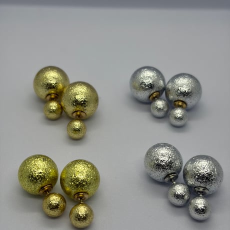 マットシュガーボールピアス