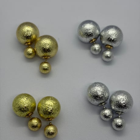 マットシュガーボールピアス