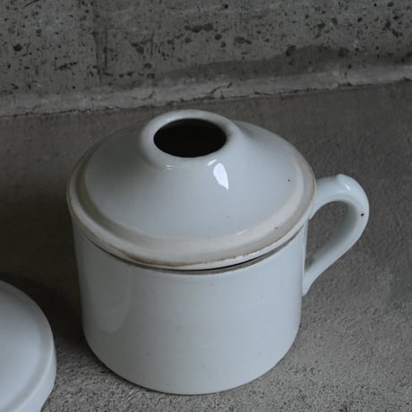 白磁容器
