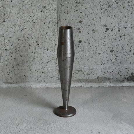 鉄の一輪挿し