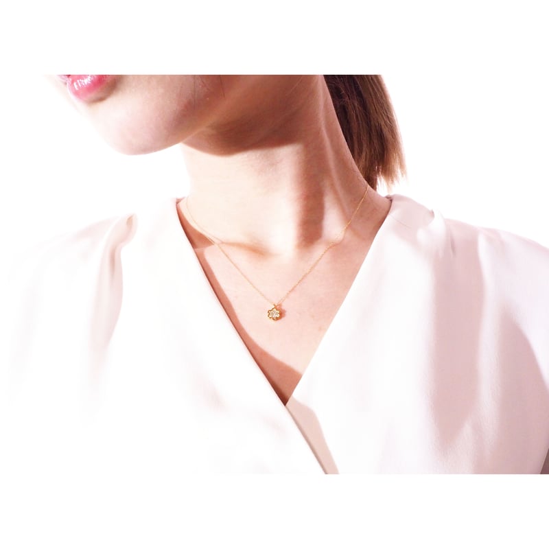 18金製 ダイヤモンド ネックレス 花 国内生産品 厳選 K18 ( 刻印