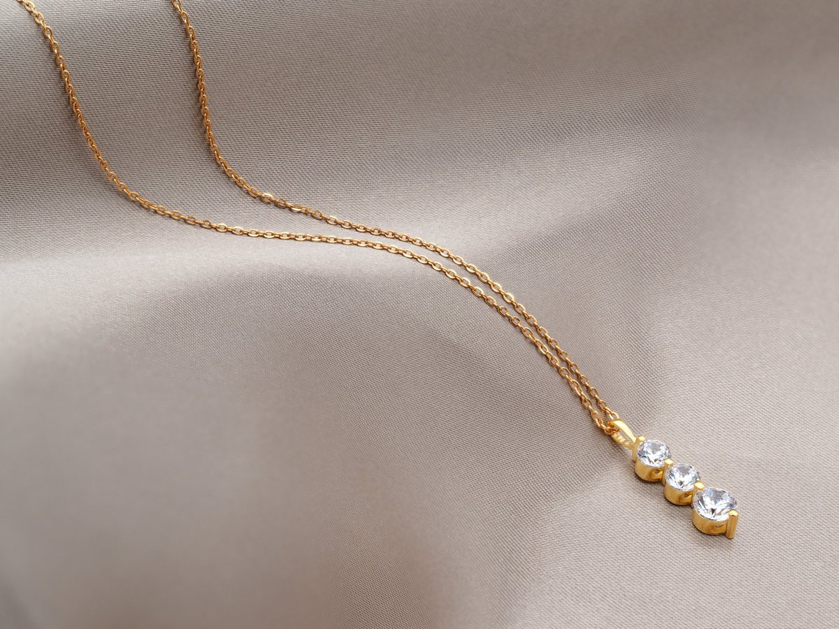 18K ダイヤモンド ネックレス トリロジー 3連 ペンダント 18金 YG