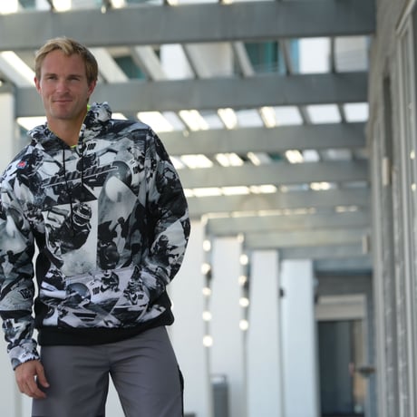 MONTAGE HOODIE