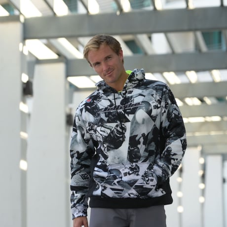 MONTAGE HOODIE