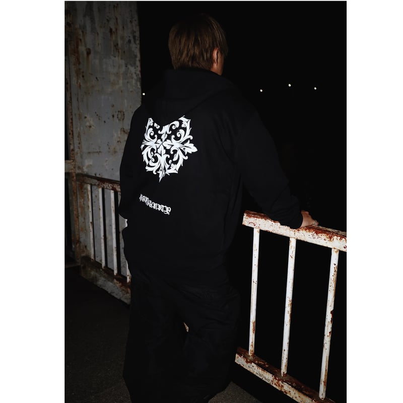 ARABESQUE CLOVER white zip hoodie (black) | HO