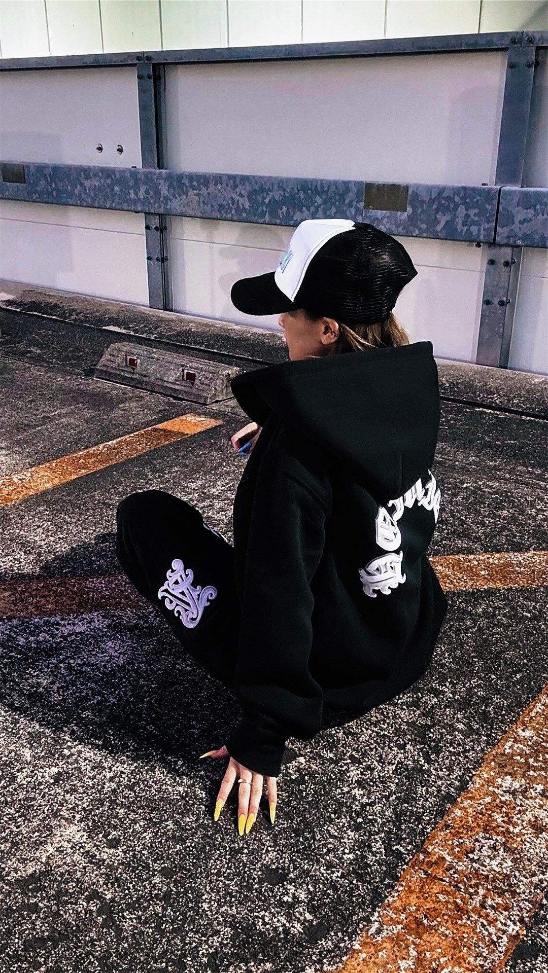 Ayana collaboration arch fullzip hoodie (black)