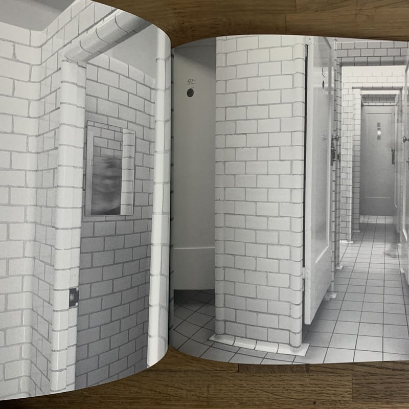 Her, Her, Her, & Her / Roni Horn | 三日月書店 Mika Her, Her, Her, & Her / Roni Horn | 三日月書店 Mika