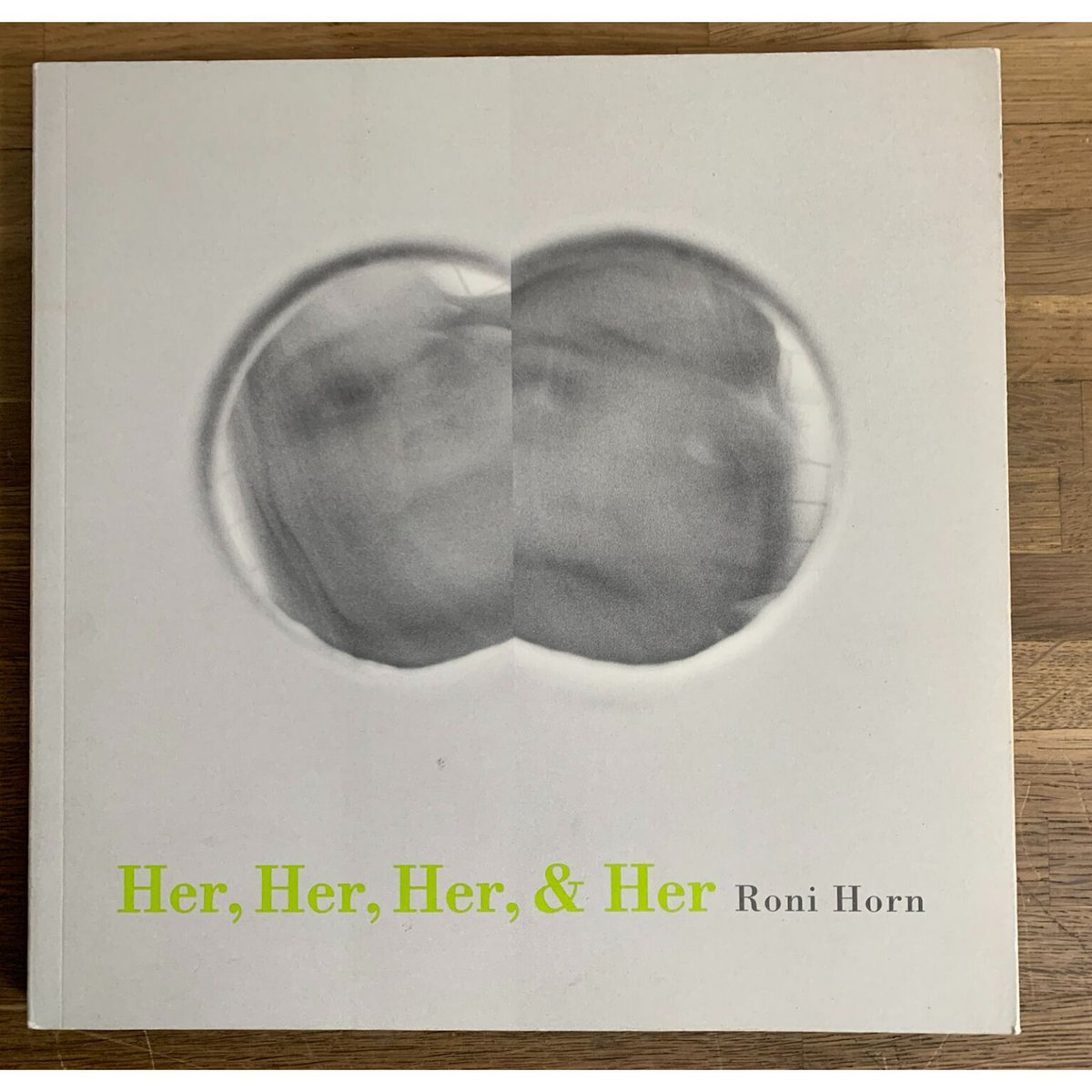 Her, Her, Her, & Her / Roni Horn | 三日月書店 Mika