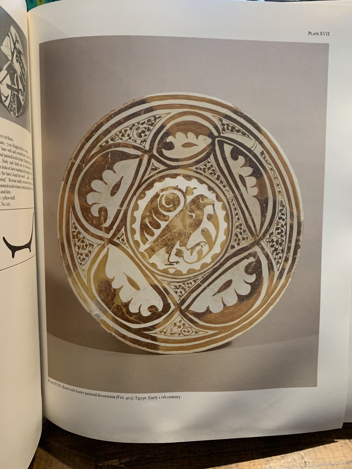Early Islamic Ceramics | 三日月書店 Mikazuki Books Early Islamic Ceramics | 三日月書店 Mikazuki Books
