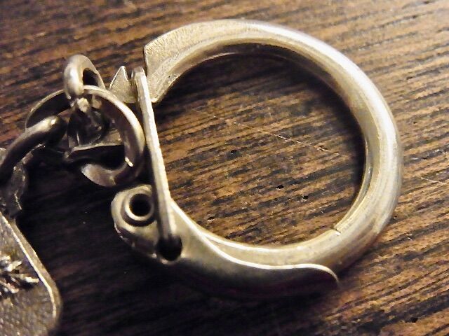 フレンチ キーホルダー メタル ヴィシーセレスタン サヴィニャック