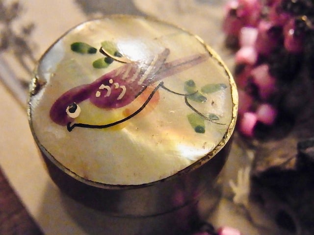 フランス アンティーク ピンク ガラス ミニロザリオ 真鍮 ケース 鳥