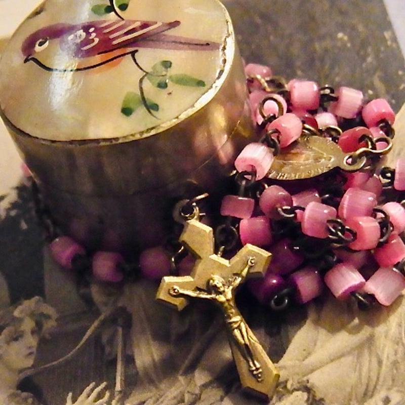 フランス アンティーク ピンク ガラス ミニロザリオ 真鍮 ケース 鳥