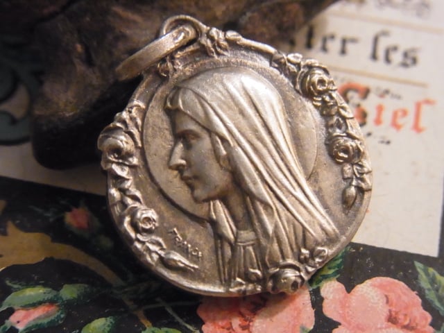 フランスアンティーク 天使と薔薇のシルバーメダイ フランスアンティーク 天使と薔薇のシルバーメダイ