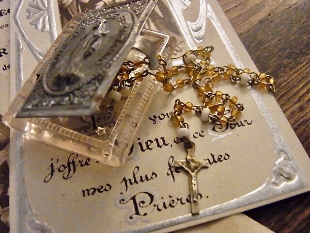 最終お値下げ✳︎レア✳︎マーキュリーガラス キリスト像 vintage アンティーク フランス アンティーク 琥珀 ガラス ミニロザリオ ブックレット