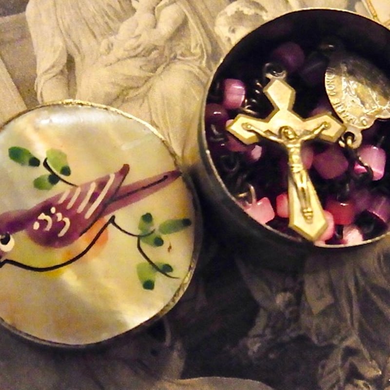 フランス アンティーク ピンク ガラス ミニロザリオ 真鍮 ケース 鳥