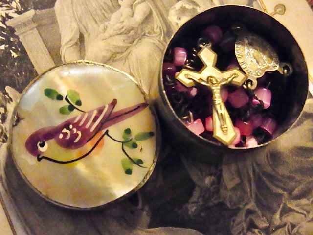 フランス アンティーク ピンク ガラス ミニロザリオ 真鍮 ケース 鳥