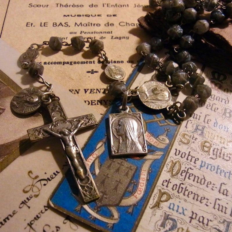 フランス アンティーク 白×グレー ガラス ロザリオ ルルドの泉 聖母