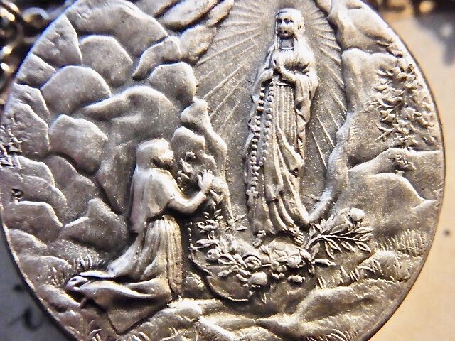 フランス アンティーク メダイ ルルドの泉 聖母マリア メダイ