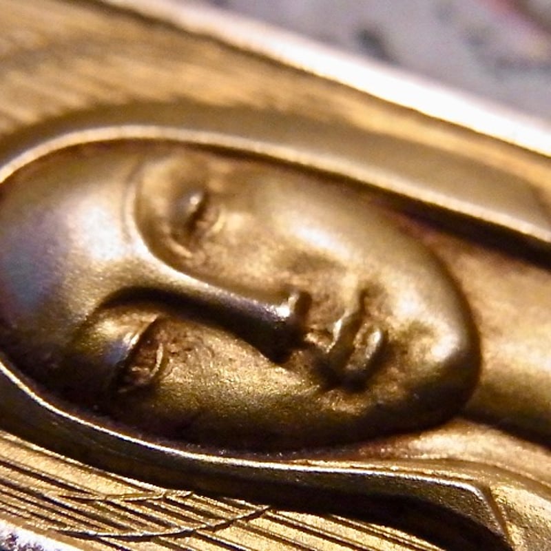 フランス　聖母レリーフ　真鍮　アンティーク　ヴィンテージ フランス アンティーク 聖母マリア ゴールドプレート メダイ ORIA