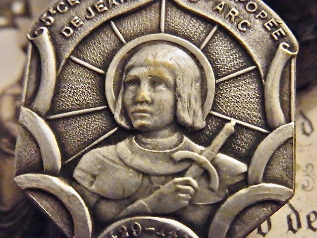 ジャンヌダルクのブローチ　フランスアンティーク　ゴールドプレートフィックス未使用 ジャンヌダルクのブローチ フランスアンティーク ゴールド