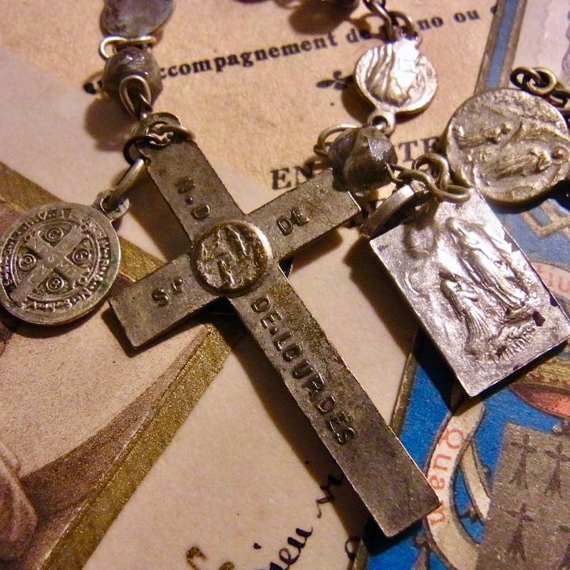 フランス アンティーク 白×グレー ガラス ロザリオ ルルドの泉 聖母