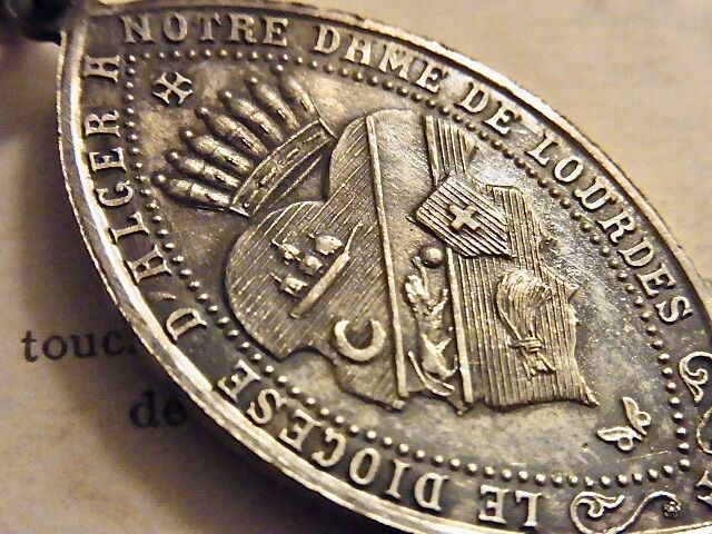 フランス アンティーク メダイ ルルドの泉 聖母マリア メダイ PENIN