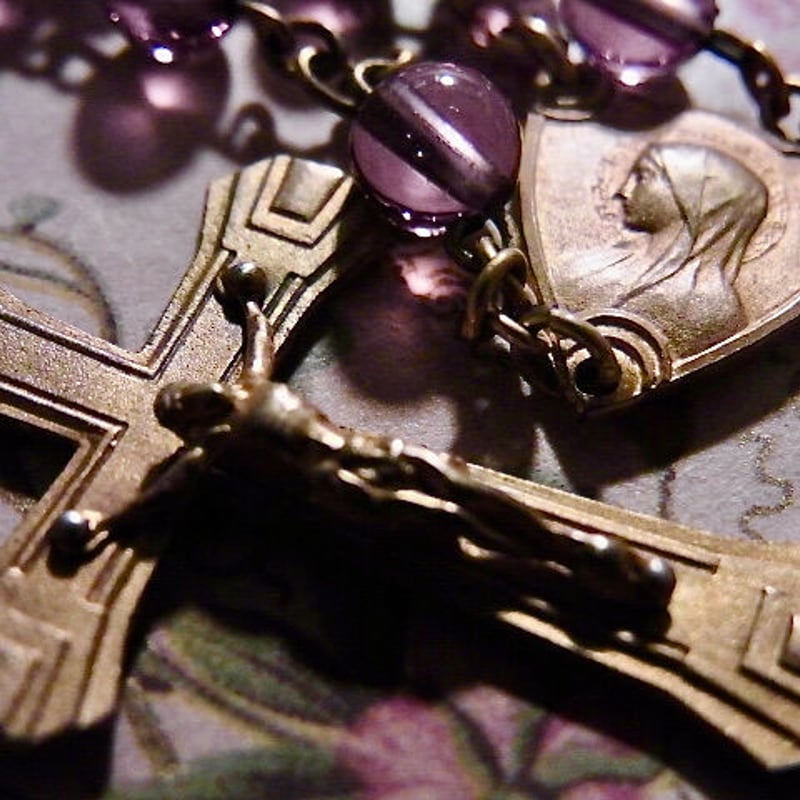 フランス アンティーク 紫 ガラス ロザリオ 聖母マリア メダイ 真鍮