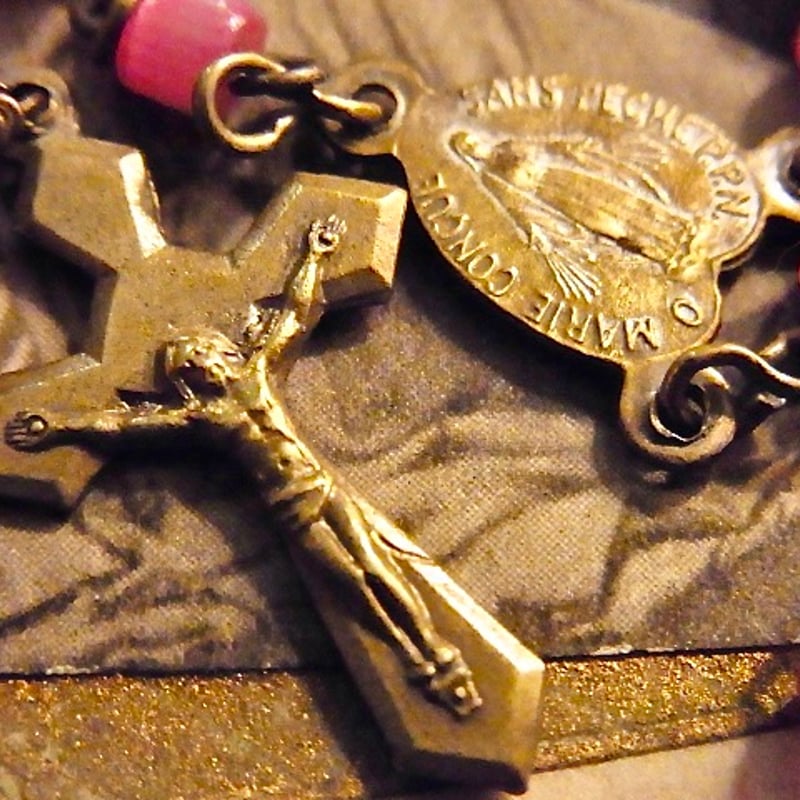 フランス アンティーク ピンク ガラス ミニロザリオ 真鍮 ケース 鳥