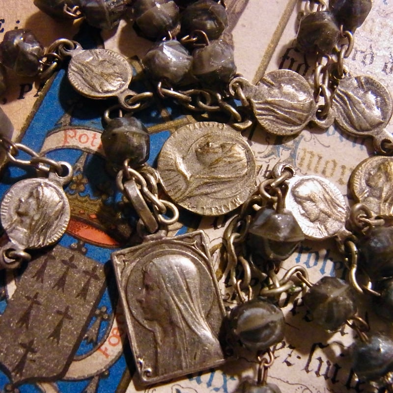 フランス アンティーク 白×グレー ガラス ロザリオ ルルドの泉 聖母