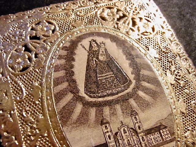 スイスアンティーク ♧ アインジーデルンの黒いマリア像 ♧ ブラックマドンナ アインジーデルン その2〜黒いマリア様は、バービーよりも衣装