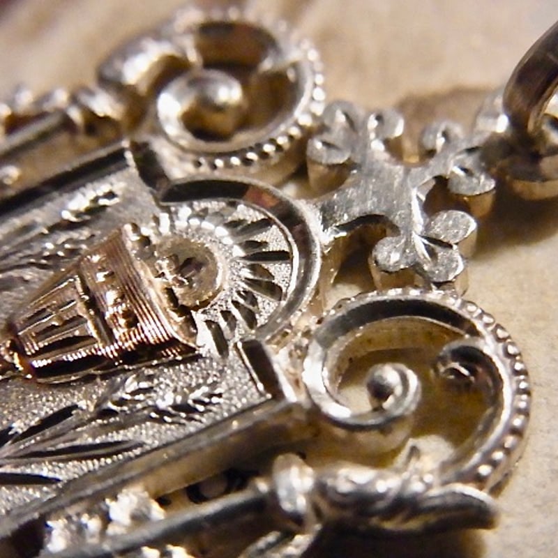 イタリアンベネチア6面手彫り彫刻アンティーク マラカイトと銀の装飾品シルバーです イタリアンベネチア6面手彫り彫刻アンティーク マラカイトと銀の