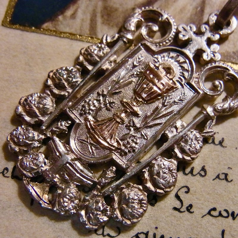 イタリアンベネチア6面手彫り彫刻アンティーク マラカイトと銀の装飾品シルバーです イタリアンベネチア6面手彫り彫刻アンティーク マラカイトと銀の