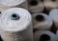 【キナリ】　ガラ紡糸1ケース（15kg）【受注生産】