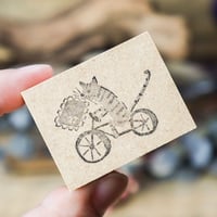 ニュアンスはんこ | チャリンコ（切手をくわえた猫） | meriBUN