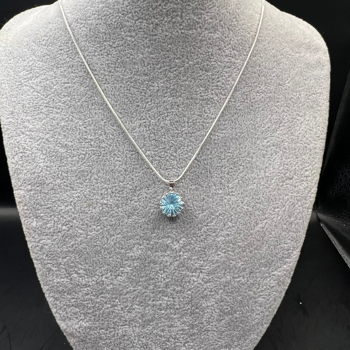 消費税無し 天然石 菊花カット(特殊カット スカイブルートパーズ ネックレス・ペンダント