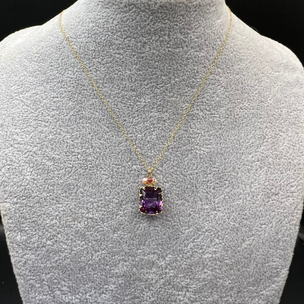 プラチナバイオレットサファイア1.73ct 紫色オーバルカットネックレス