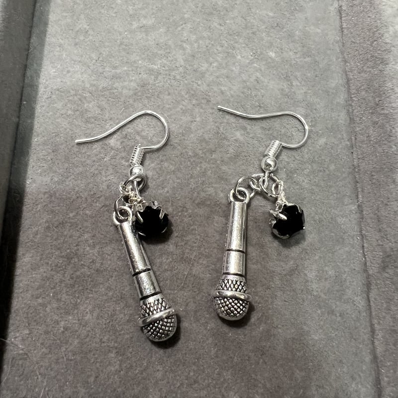 ハンドメイド　〈ピアス/イヤリング/チャーム〉No.3168 楽天市場】即日発送！100円！ガラスビーズフラワーチャーム ピアス