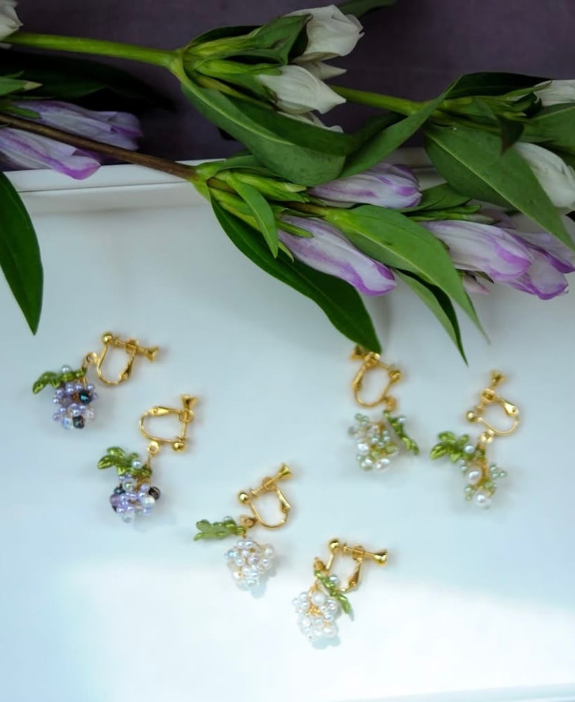 ぶどうピアスorイヤリング(淡水パールホワイト) | TROP