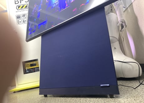 The SERO (ザ・セロ) 43inch デジタルサイネージ 縦横可動 QLED Samsung