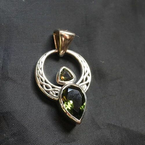 モルダバイトエンジェルペンダント モルダバイト＆モルダバイト セルティックエンジェル スターリング