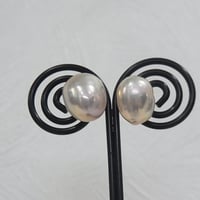 ②淡水パールピアス（形/カラーアシンメトリー/寒色系）