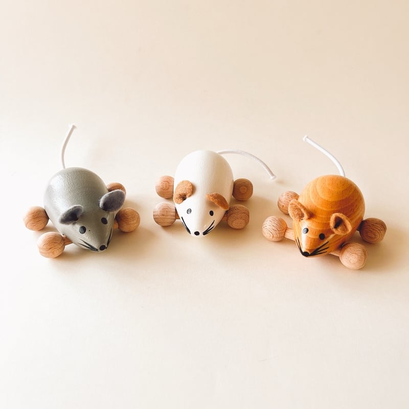 チェコ 木製おもちゃ ネズミの車 | こぐま舎